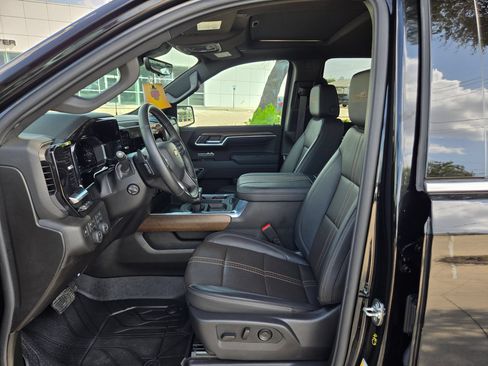 Certified 2026 Chevrolet Silverado 1500 High Country w/ High Country Premium Package AWD/4WD image 9
