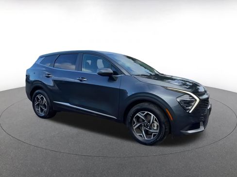 Used 2024 Kia Sportage LX image 2