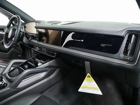 New 2026 Porsche Cayenne image 25