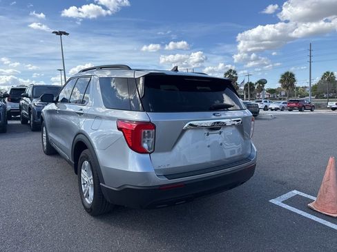 Used 2024 Ford Explorer XLT image 3