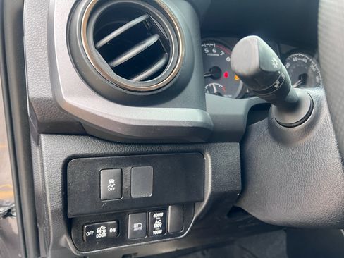 Used 2021 Toyota Tacoma TRD Sport w/ Technology Package image 21