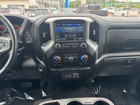 Used 2022 Chevrolet Silverado 1500 LT AWD/4WD image 2