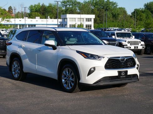 Used 2021 Toyota Highlander Limited AWD/4WD image 1