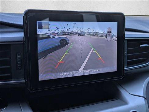Used 2021 Ford Explorer XLT w/ Equipment Group 202A AWD/4WD image 14