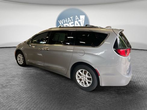 Used 2020 Chrysler Pacifica Touring-L FWD image 6