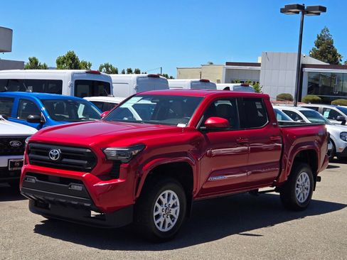 Used 2024 Toyota Tacoma SR5 AWD/4WD image 8