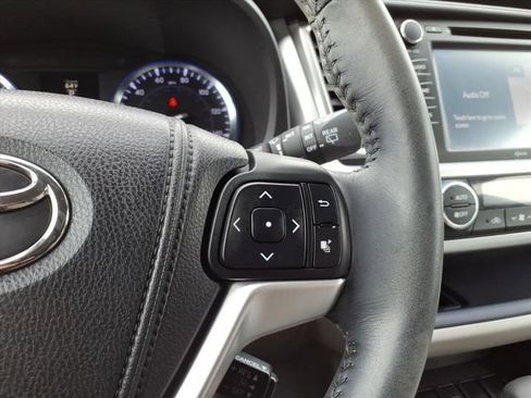 Used 2014 Toyota Highlander XLE image 23