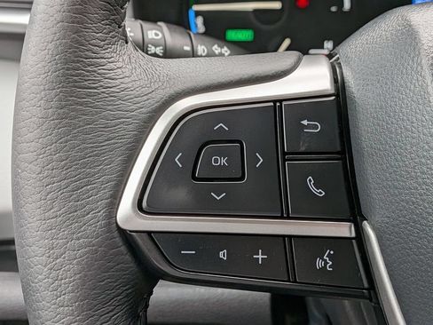 Used 2026 Toyota Sienna XLE FWD image 23