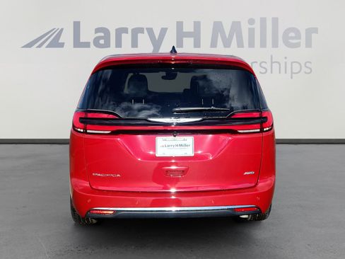 New 2026 Chrysler Pacifica Select image 5