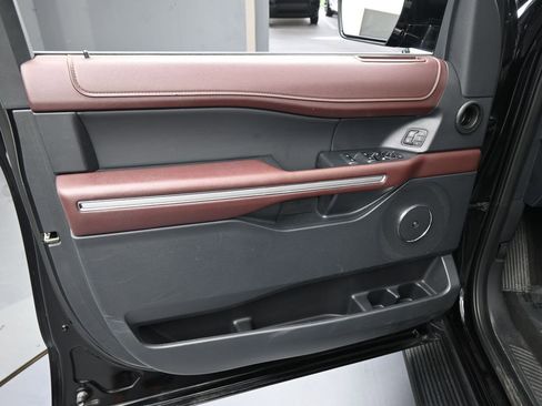 Used 2024 Ford Expedition Limited image 18