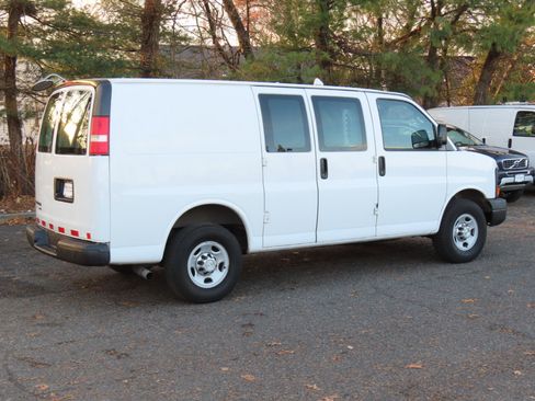 Used 2015 Chevrolet Express 2500 image 6