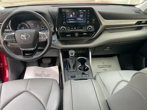 Used 2021 Toyota Highlander XLE w/ Protection Package #3 (TMS) AWD/4WD image 13