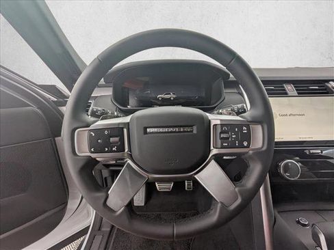 New 2025 Land Rover Discovery Dynamic SE image 12