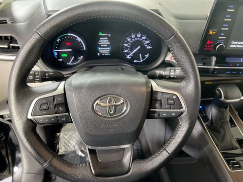 Used 2023 Toyota Sienna XLE image 11