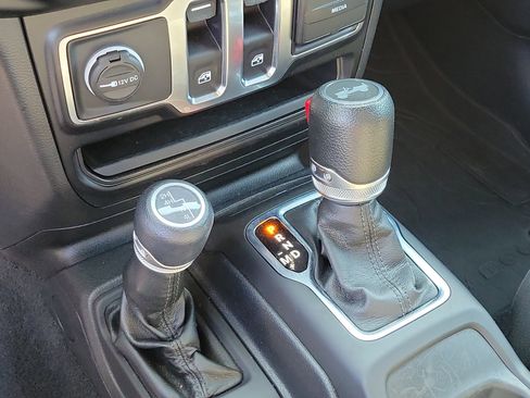 Used 2022 Jeep Wrangler Willys image 25