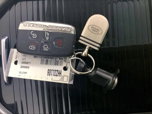 Used 2017 Land Rover Range Rover Evoque SE Premium image 14