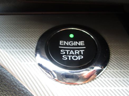 Used 2020 Ford Explorer XLT w/ Equipment Group 202A AWD/4WD image 18