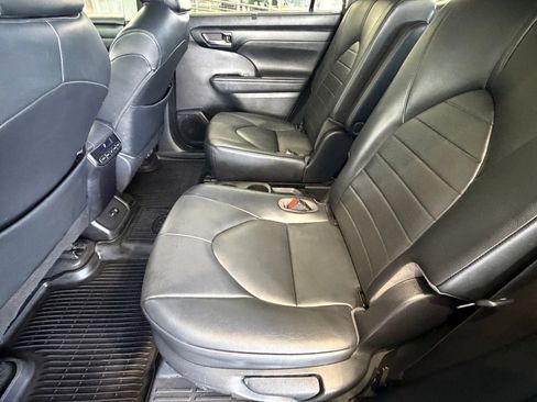 Certified 2020 Toyota Highlander XLE AWD/4WD image 33