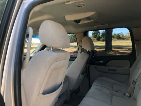Used 2007 Chevrolet Suburban LS image 18