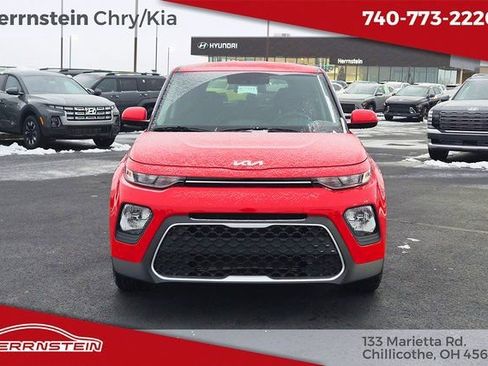 Used 2022 Kia Soul LX image 2