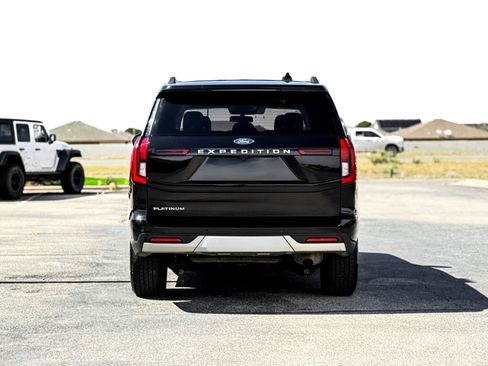 Used 2025 Ford Expedition Platinum AWD/4WD image 7