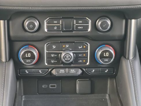 Used 2022 Chevrolet Tahoe LT w/ Luxury Package RWD image 18