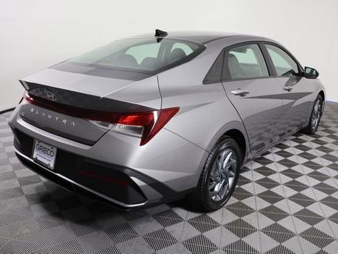 Used 2024 Hyundai Elantra SEL FWD image 8