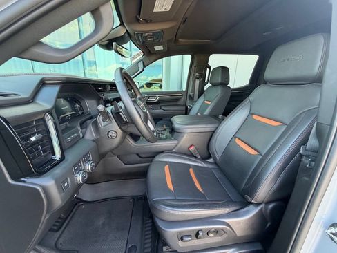 Used 2024 GMC Sierra 1500 AT4 w/ Technology Package AWD/4WD image 17