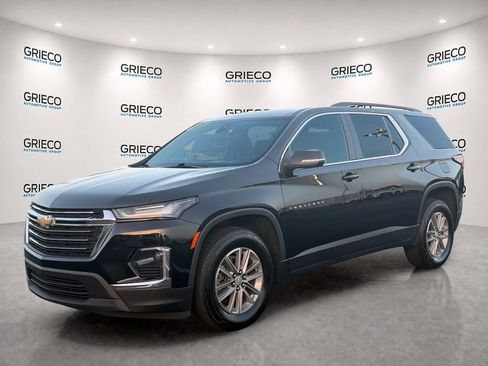 Used 2023 Chevrolet Traverse LT w/ LPO, Cargo Package FWD image 3