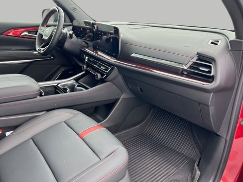 Used 2024 Chevrolet Traverse RS w/ LPO, Floor Liner Package image 37