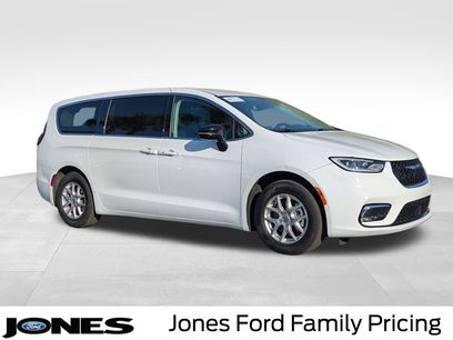 Used 2024 Chrysler Pacifica Touring-L