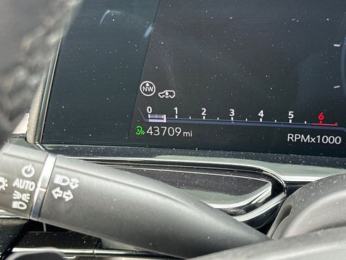 Certified 2024 Cadillac Escalade Sport w/ LPO, ONYX Package image 41