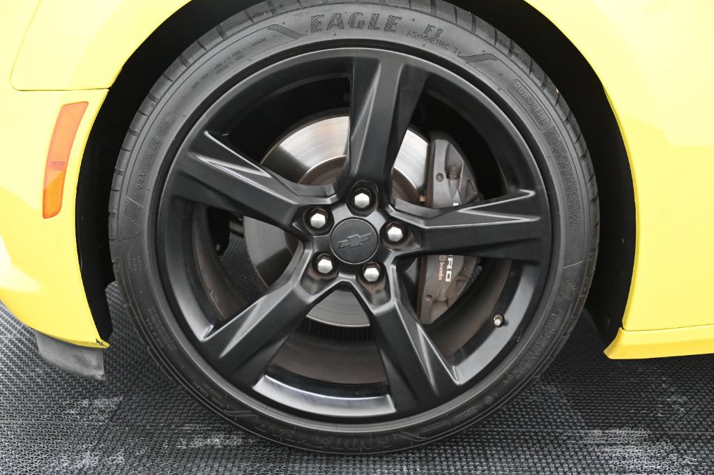 Used 2018 Chevrolet Camaro SS RWD image 39