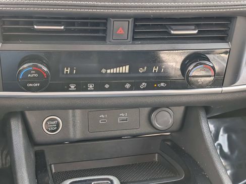 Used 2023 Nissan Rogue SV image 24