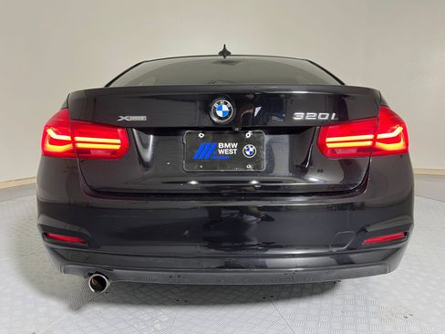 Used 2018 BMW 320i xDrive Sedan image 10