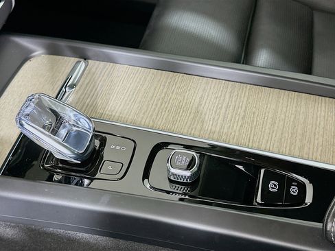 Used 2022 Volvo XC60 B6 Inscription w/ Advanced Package image 25