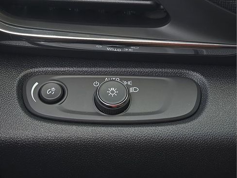 Used 2025 Buick Envista Preferred FWD image 18