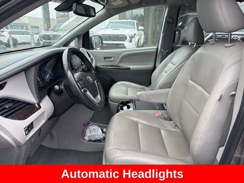 Used 2020 Toyota Sienna AWD image 12