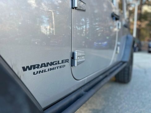 Used 2016 Jeep Wrangler Unlimited Rubicon image 38