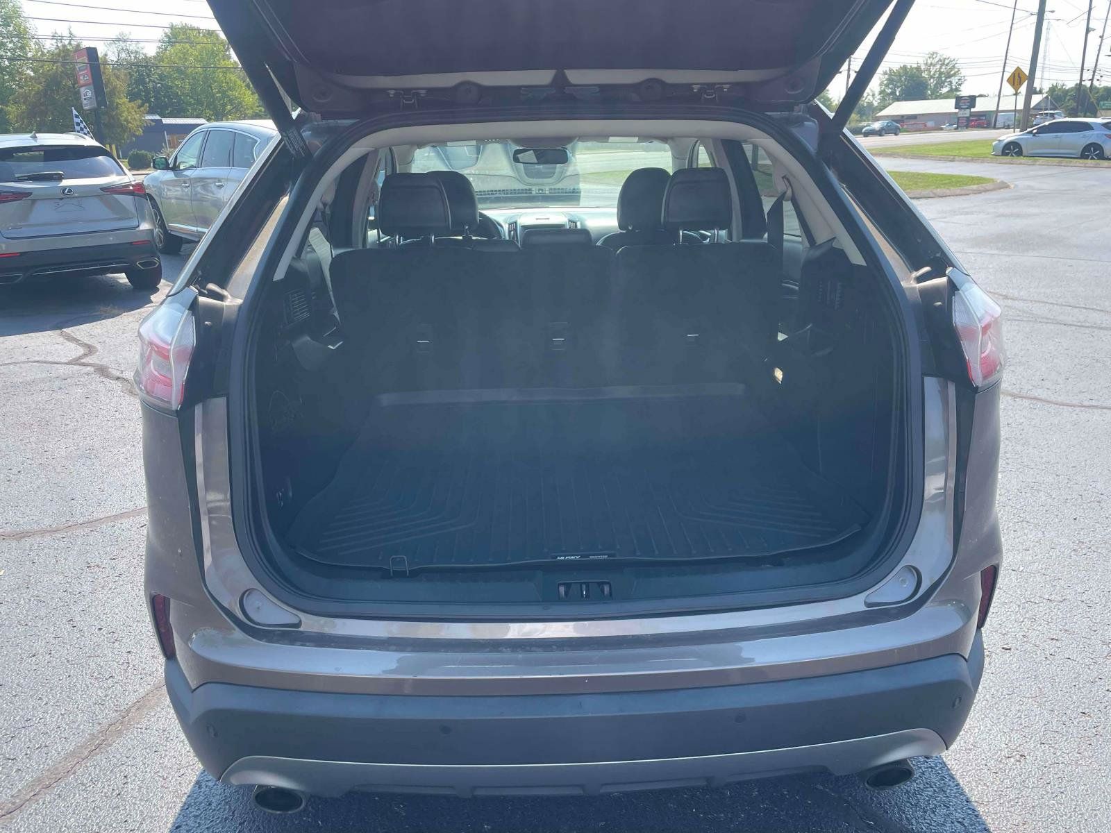 Used 2019 Ford Edge Titanium FWD image 6