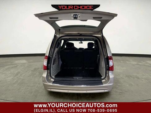 Used 2014 Chrysler Town & Country Touring-L FWD image 5