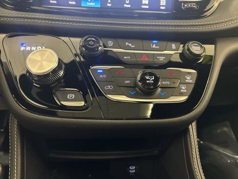 New 2026 Chrysler Pacifica Limited w/ S Appearance Package AWD/4WD image 28