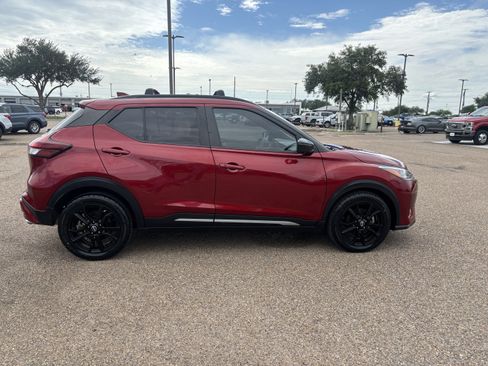 Used 2023 Nissan Kicks SR w/ Exterior Package FWD image 4