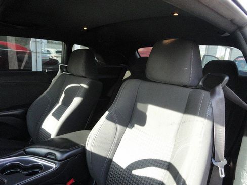 Used 2016 Dodge Challenger SXT image 11