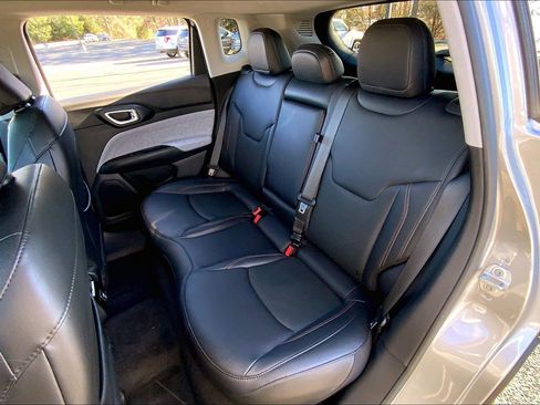 Certified 2022 Jeep Compass Latitude image 19