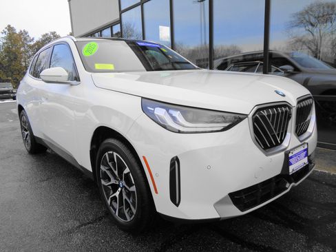 Used 2025 BMW X3 xDrive30i w/ Premium Package image 3