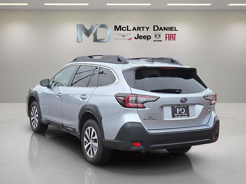 Used 2025 Subaru Outback Premium image 4