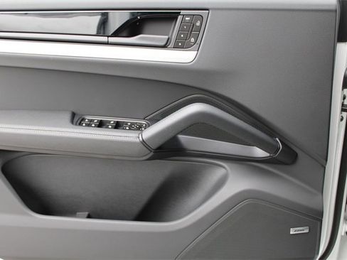 Used 2025 Porsche Cayenne Coupe image 13