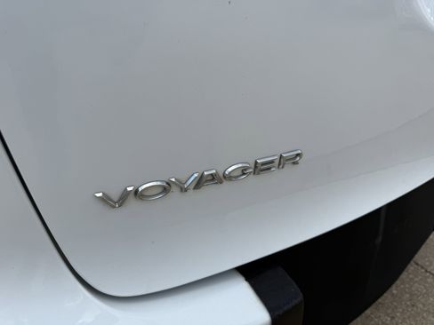 Used 2020 Chrysler Voyager L image 10