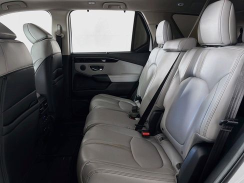 Used 2024 Honda Pilot Touring image 8